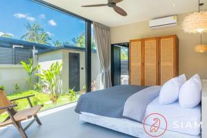 Ένα ή περισσότερα κρεβάτια σε δωμάτιο στο Modern 2br Villa Private Pool In Mae Nam +21 φωτογραφίες