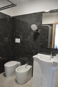 A bathroom at EGO' Marine