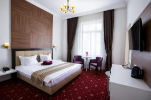 Postel nebo postele na pokoji v ubytování Hotel Saint Germain