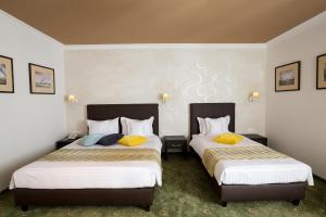 Postel nebo postele na pokoji v ubytování Hotel Saint Germain