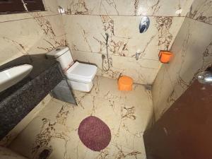 Koupelna v ubytování Hotel D7