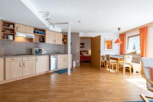 Kuchyňa alebo kuchynka v ubytovaní Landhaus Beate