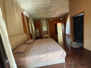 Postel nebo postele na pokoji v ubytování Villa Kuala Woh Resort + 2 fotografie