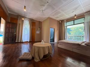 Postel nebo postele na pokoji v ubytování Villa Kuala Woh Resort