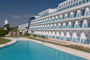 Bazén v ubytování Four Points by Sheraton Costa Blanca Resort nebo v jeho okolí
