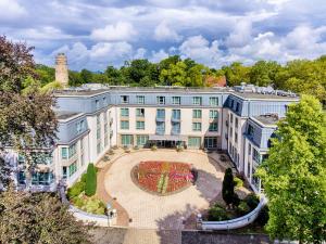 an aerial view of a building with a garden at Welcome Parkhotel Bochum in Bochum