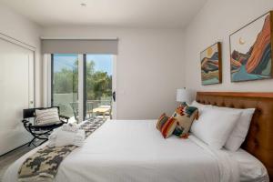 Katil atau katil-katil dalam bilik di NEW 3br Luxury Townhome - Gaslamp - Balboa Park