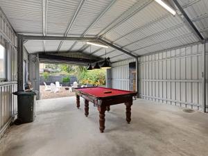 Stolní tenis v ubytování Pantai Indah Cottage nebo okolí