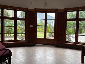 Afbeelding uit fotogalerij van Heritage Mansion in Srinagar +52 foto's