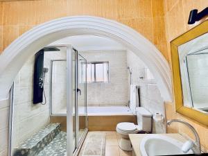 Bagno di Coconut Pointe Villa & Beach Resort