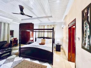 Letto o letti in una camera di Coconut Pointe Villa & Beach Resort