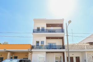 Το κτήριο όπου στεγάζεται  το διαμέρισμα