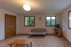 A bed or beds in a room at Les Sources Gîte Sauvignon