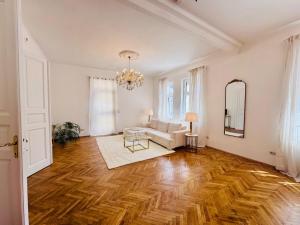 a living room with a couch and a mirror at Charmante Wohnung in Ferlach in Ferlach