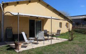 a tent with a table and chairs in a yard at Le Petit Etang in Gréoux-les-Bains