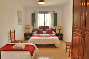 Giường trong phòng chung tại Casa La Muralla