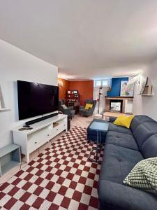 a living room with a couch and a flat screen tv at San Gemini Fiori in San Gemini