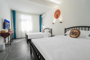 Postel nebo postele na pokoji v ubytování Mangshi Dianshan Xiyuan Homestay
