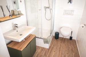 Ένα μπάνιο στο HAG- 3 Zimmer - hochwertig eingerichtet - zentral - ruhig - self-checkin- voll ausgestattet
