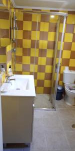 a bathroom with a sink and a shower with a toilet at Casa do Meio in Nadadouro