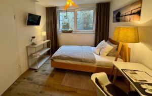 a small bedroom with a bed and a window at Hirschzimmer & Strandzimmer in Utting am Ammersee