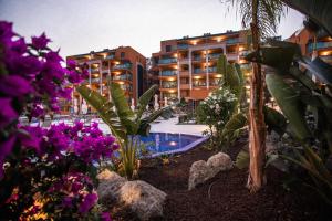 The swimming pool at or close to Arguineguín Park By Servatur VV