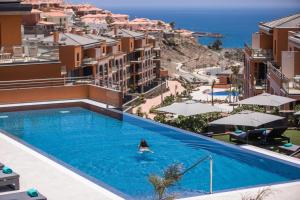 The swimming pool at or close to Arguineguín Park By Servatur VV