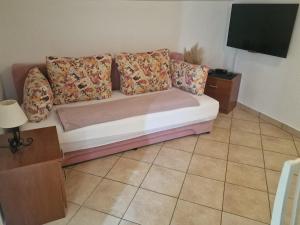 Ein Bett oder Betten in einem Zimmer der Unterkunft Apartments Marina