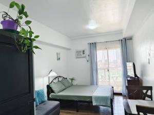 Ένα ή περισσότερα κρεβάτια σε δωμάτιο στο Windsong Suite Unli Netflix Disney Roofdeck View +21 φωτογραφίες