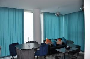 Møde- og/eller konferencelokalet på Modern 2-Bed Apartment, The Hub MK, Free Parking & Smart TV