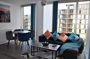 Et opholdsområde på Modern 2-Bed Apartment, The Hub MK, Free Parking & Smart TV