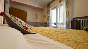 Postel nebo postele na pokoji v ubytování Bridge Hotel