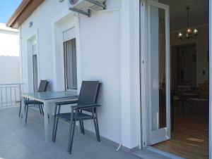 a dining room table and chairs on a balcony at Casa Limone in Káto Loutrón