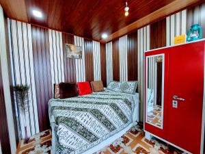 Ένα ή περισσότερα κρεβάτια σε δωμάτιο στο NeelMohar Bellevue 8