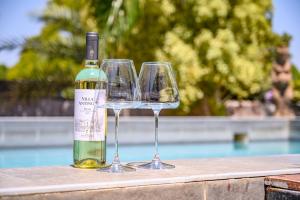 Ποτά στο בקתות ילוז של רשת לב הגולן - 6 צימרים מקסימים עם בריכה משותפת ליד הכנרת