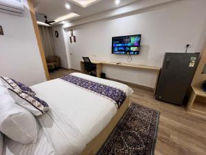 Televisyen dan/atau pusat hiburan di A N Studio Room, The Grand Anukampa