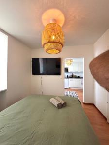 Postel nebo postele na pokoji v ubytování Helle Wohnung im Herzen von Zürich 24h CheckIn