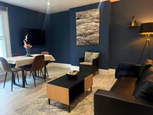 Телевизор и/или развлекательный центр в Seafront Two Bedrooms Two bathrooms slp 5