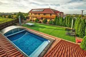 an overhead view of a backyard with a swimming pool at U Jeřába - komplex A in Horní Věstonice