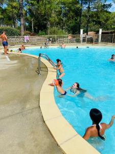 Πισίνα στο ή κοντά στο Maison proche plage et Golf