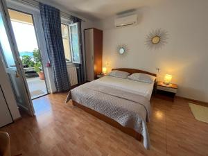 Postel nebo postele na pokoji v ubytování Apartments Nevenka i Josko