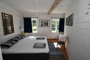 Postel nebo postele na pokoji v ubytování Kolarbo Gård B&B