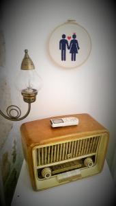 an old radio with a picture of a couple at Morlimon in Alaçatı