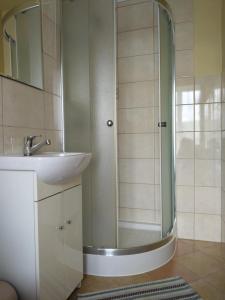 a bathroom with a shower and a sink at Pokoje gościnne Jacek in Polańczyk +29 photos