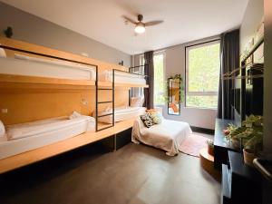 Ένα ή περισσότερα κρεβάτια σε δωμάτιο στο De Pijp Boutique Hotel +43 φωτογραφίες