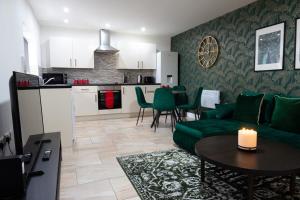 Velvet Luxe Retreat Opposite Stadiumにあるキッチンまたは簡易キッチン