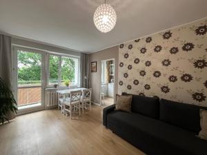 Ruang duduk di Apartament blisko plaży