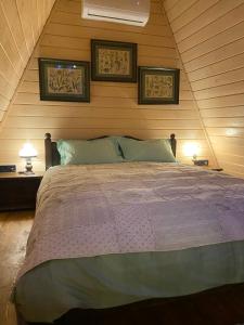 a bedroom with a large bed in a attic at Там, де файно in Onokovtsy