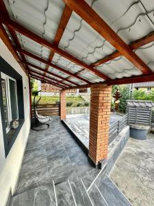an outdoor patio with a roof with a brick pillar at Casa la Cristi in Figa +8 photos