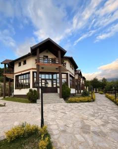 Fotografie z fotogalerie ubytování N'Bjeshke te guri i zi v destinaci Prizren
